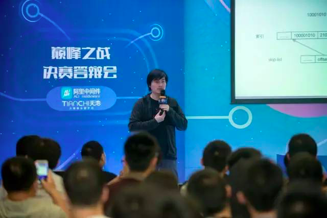 鸣嵩同学在分享解题思路 鸣嵩同学在分享解题思路