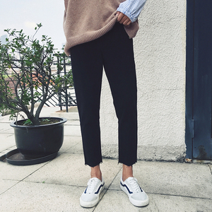 青年黑色牛仔裤