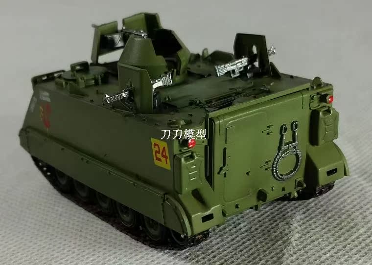 1:72 美国 m113a2 履带装甲车模型 坦克模型 小号手成品 35002