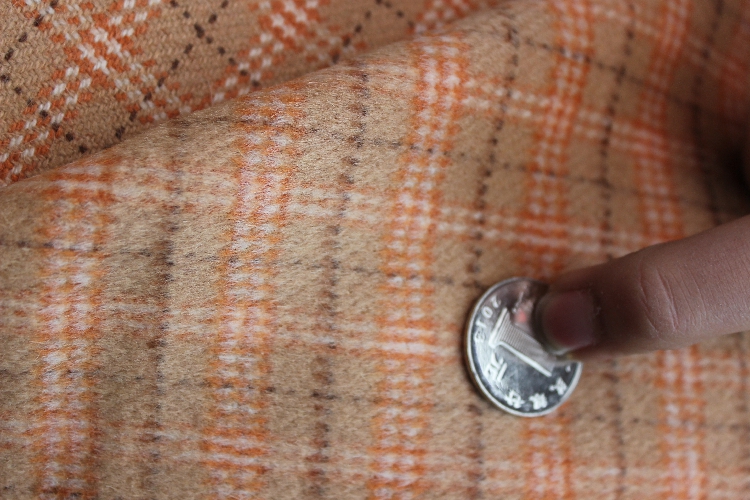 衣]羊毛大衣面料知识评测 羊毛面料的优缺点图