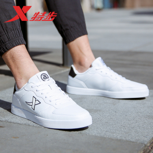 特步青年运动鞋