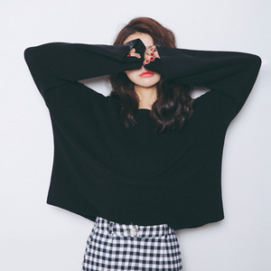 纯色喇叭袖针织衫