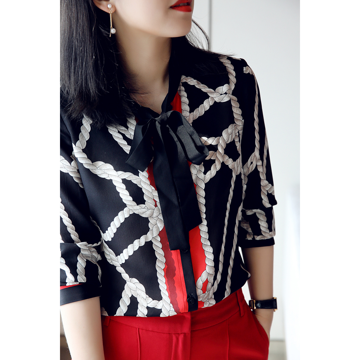 正品[衬衫配什么外套好看]白衬衫配什么外套评