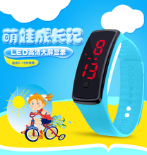 LED非智能触屏情侣手表手环男学生儿童手表女学生男孩韩国电子表