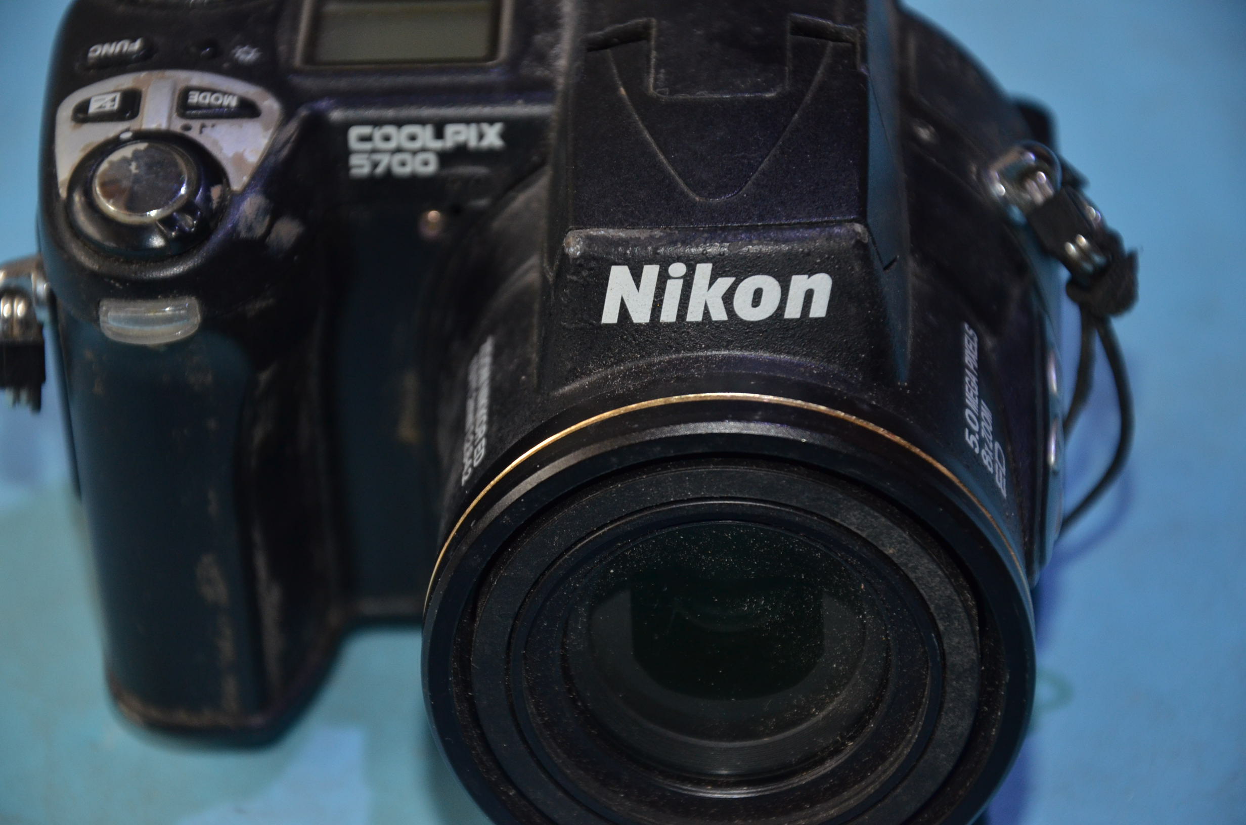 原装正品nikon/尼康 e5700经典 手动 8x长焦 翻转屏,实物如图.