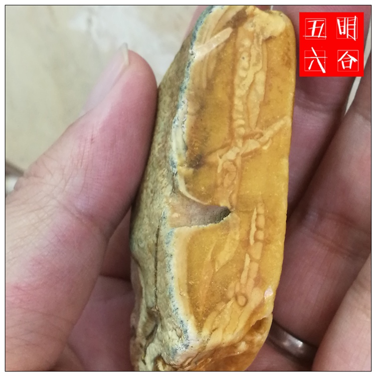 波海琥珀蜜蜡全皮白蜜瓷白蜜原石,32.9克厚实方正吊坠