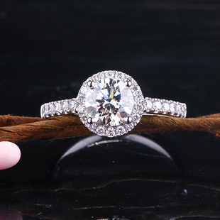 亿奇珠宝1克拉群镶结求婚钻石戒指白18k金钻戒女正品裸钻定制