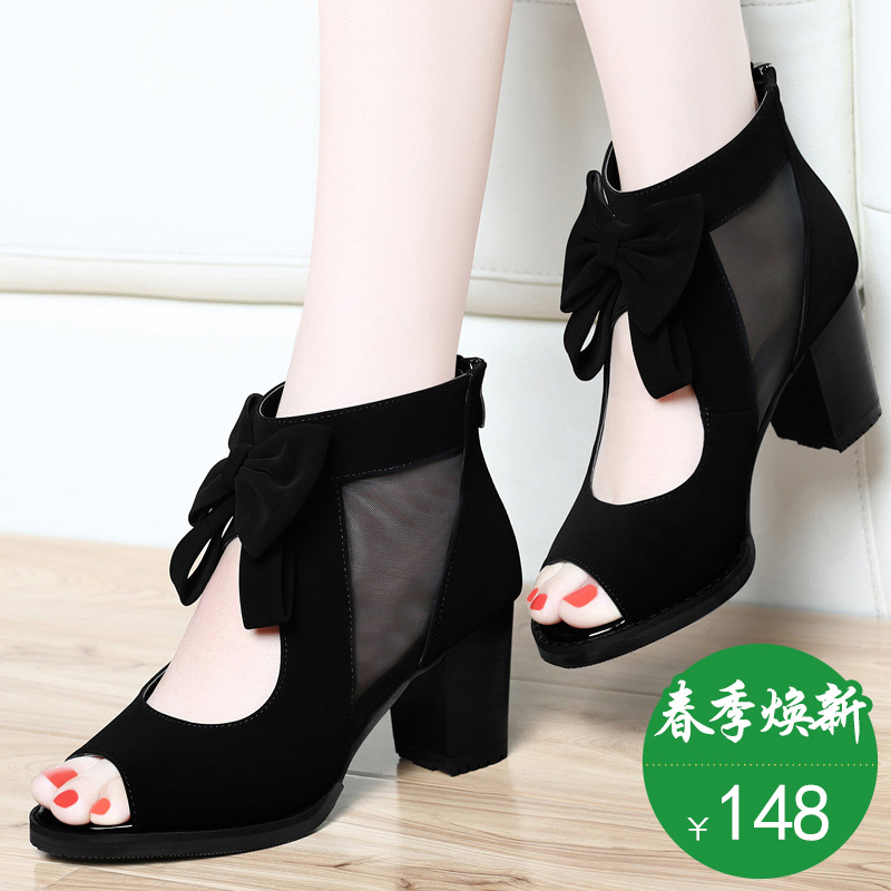 正品[高跟女王踩踏视频]女王高跟鞋踩踏视频评