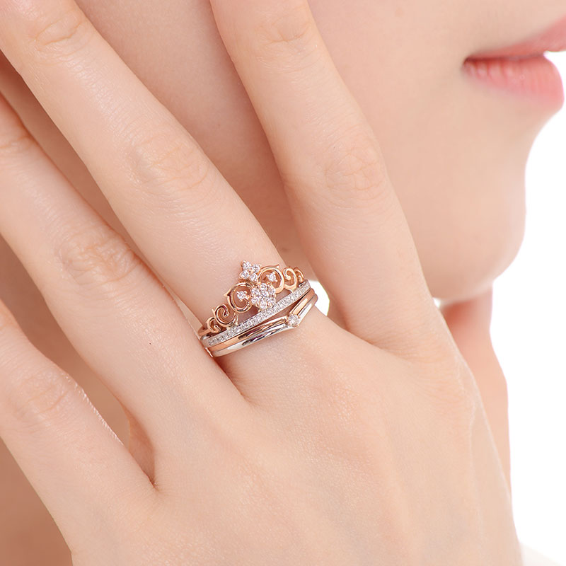 钻石世家 白18k金钻石戒指女款克拉求婚结婚皇冠钻戒专柜正品
