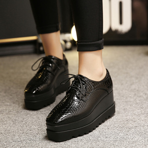 厚底黑色内增高皮鞋