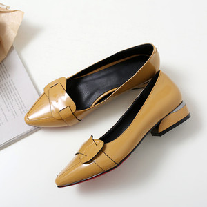 漆皮浅口低跟皮鞋