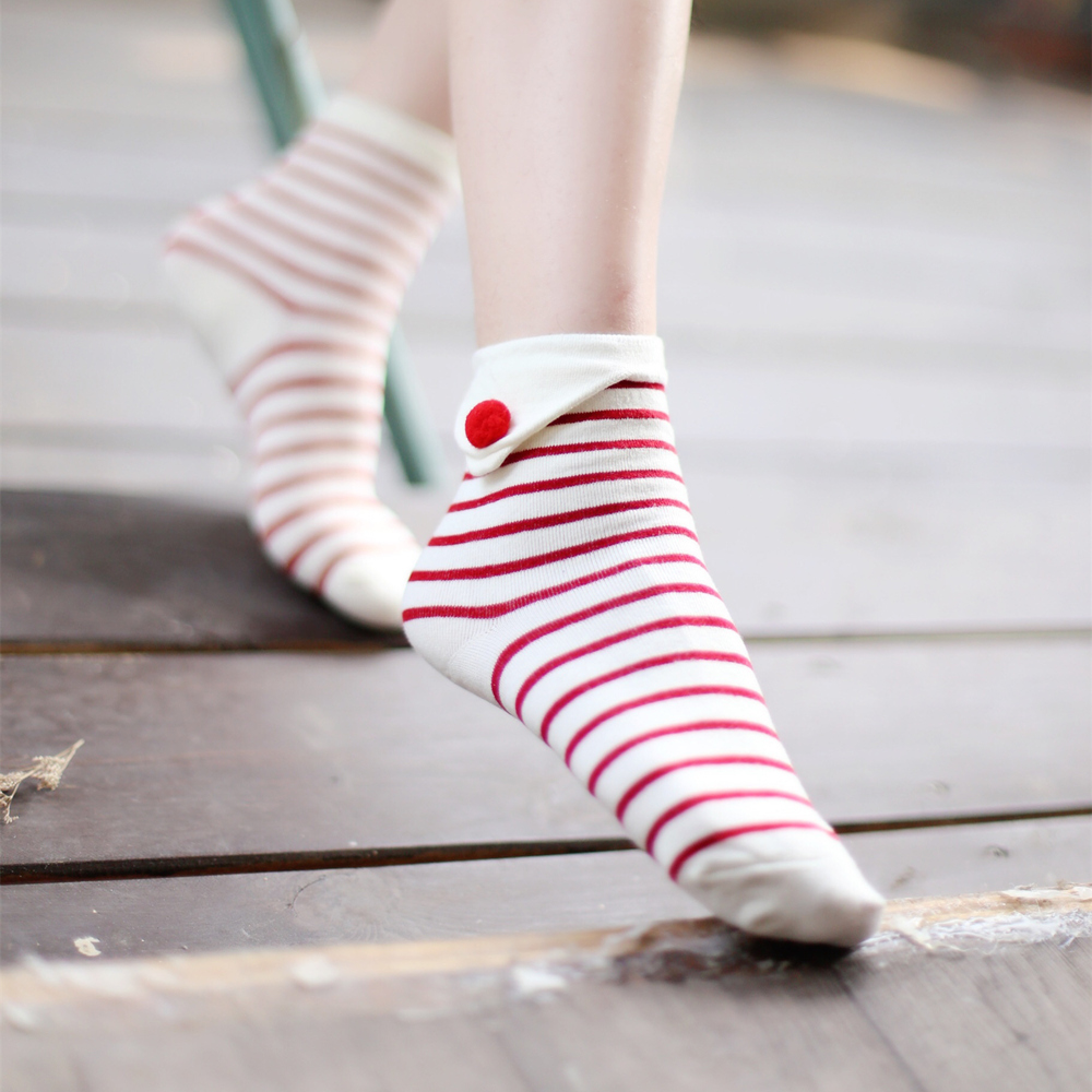 女士秋冬纯棉中筒好袜子送女朋友可爱学生萌妹子爱心红色条纹短袜