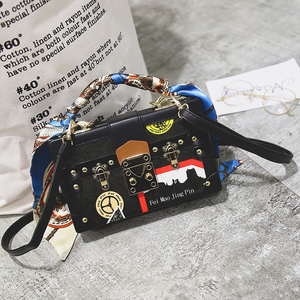 明星同款锁扣小箱子包