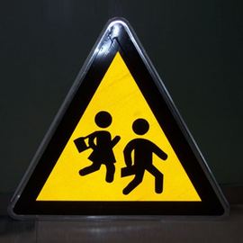 [交通标志 行人]评价 行人过马路交通标志怎么样