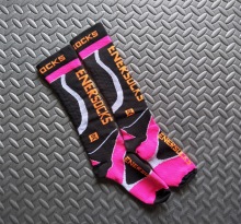 欧版运动涤纶速干压力款式长高筒女子黑红色涤纶丝袜登山羽毛球