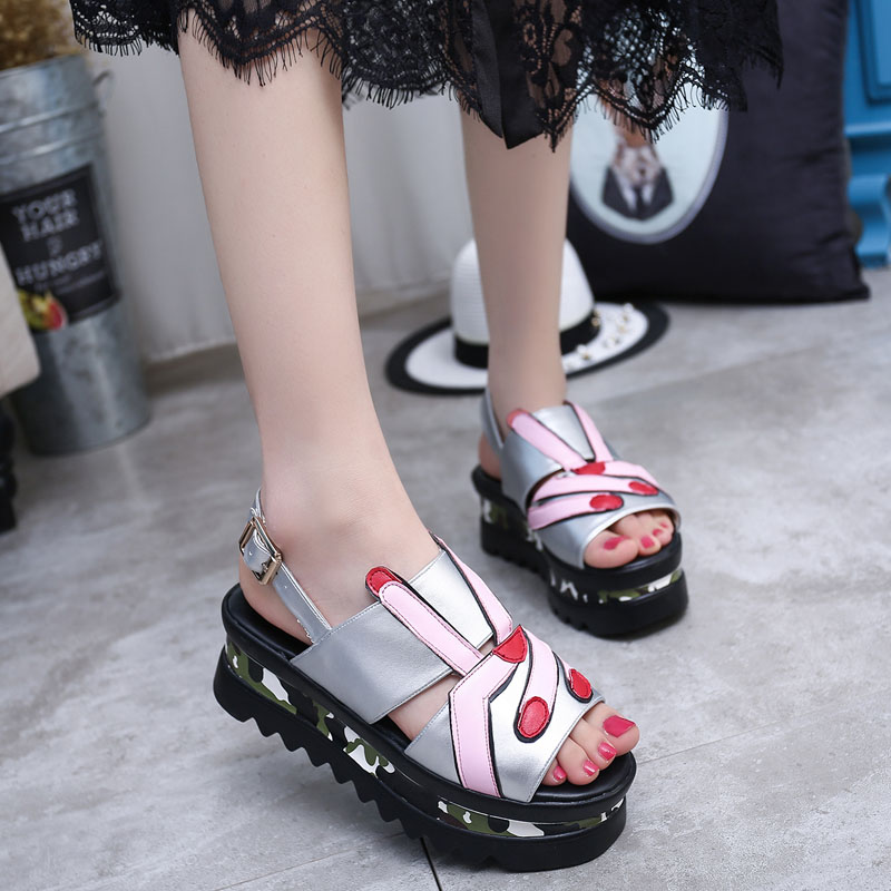 欧洲站夏Angelababy同款平底高跟凉鞋V手势休