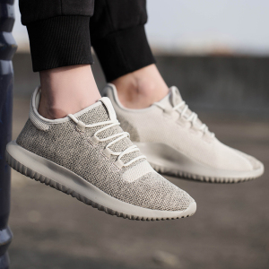 青年透气网面跑步鞋