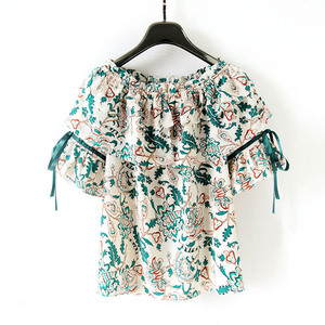 一字领荷叶边短袖碎花雪纺衫