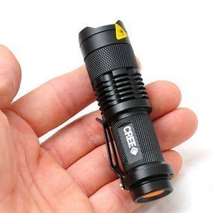 正品cree q5 小型 迷你 伸缩变焦 强光手电筒 远射充电 携带方便