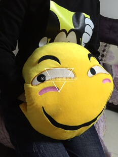 公仔 动漫周边滑稽脸抱枕害怕微笑脸表情包靠枕装逼恶搞毛绒公仔 漫趣