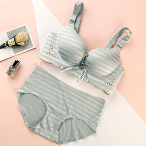 无痕无钢圈文胸套装