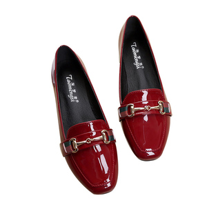 百搭漆皮单鞋女