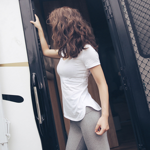 女生下摆分叉U领运动短袖