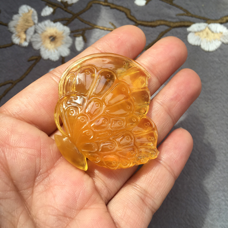 手工雕刻苏工精雕乌克兰天然无优化琥珀蜜蜡双面精工立体蝴蝶吊坠