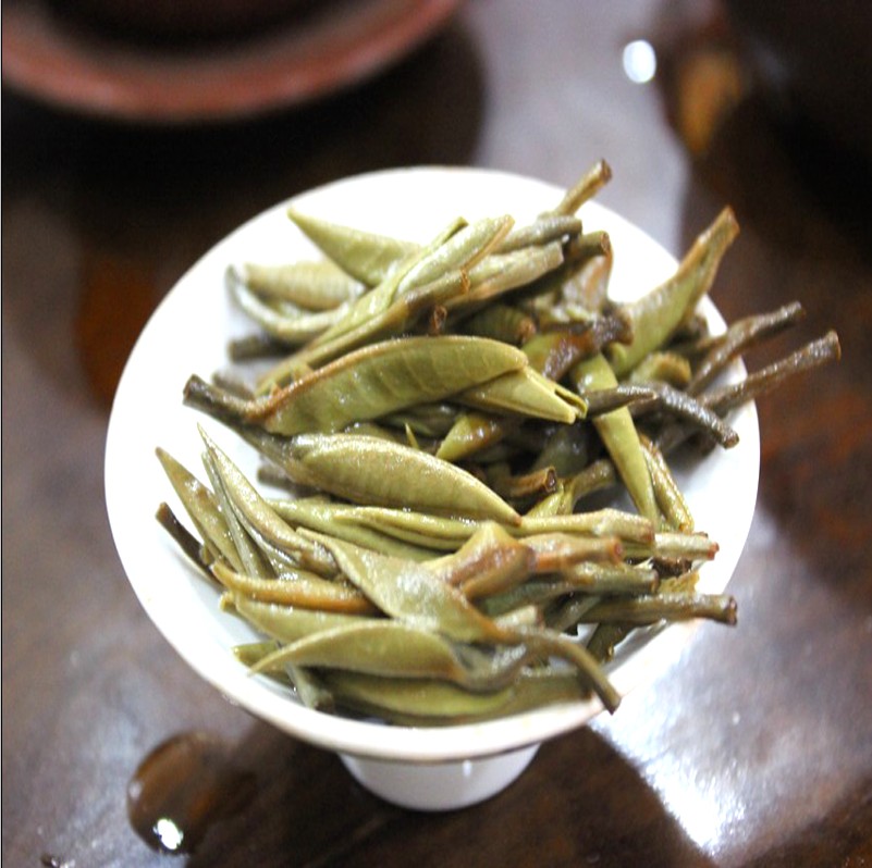 云南普洱茶生茶大白毫白茶芽尖月光白散茶单芽古树250克特价包邮