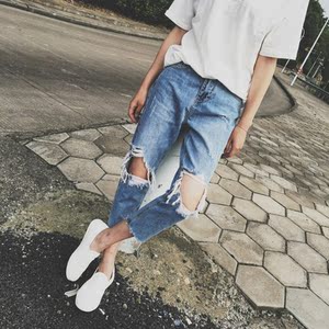 膝盖大破洞牛仔裤