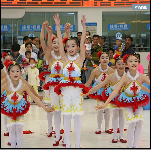 新款妞丫丫肚兜灯笼秧歌服元旦春节儿童演出服红红的中国结舞蹈服