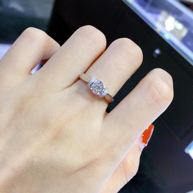 百圣珠宝 gia裸钻1克拉结婚钻戒18k白金爱吻钻石戒指女士订婚砖戒