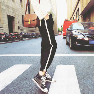 春秋宽松白边运动裤