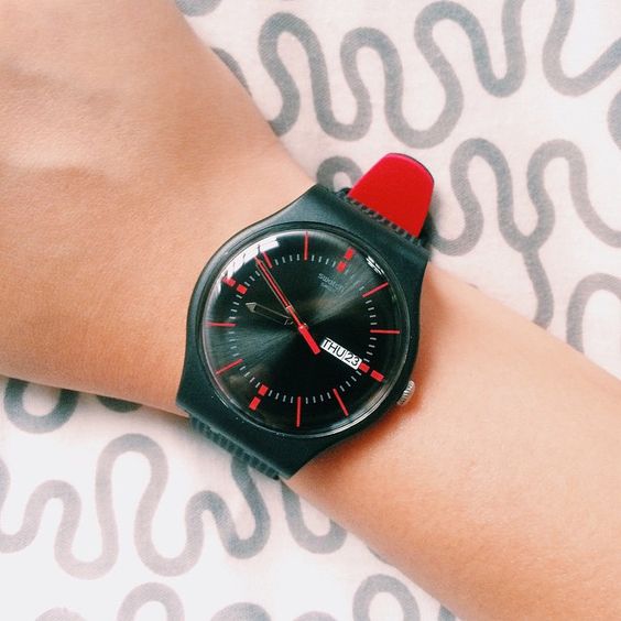 swatch斯沃琪手表 美国代购suob714/720黑红简约硅胶带情侣中性表
