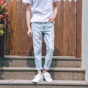 青少年浅色破洞牛仔裤