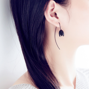 韩国气质黑色花朵创意耳钉