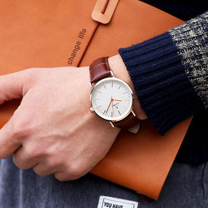 青年学生简约手表