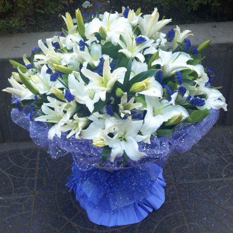 19/99朵香水百合花束生日祝福鲜花同城速递同城西安本地实体花店