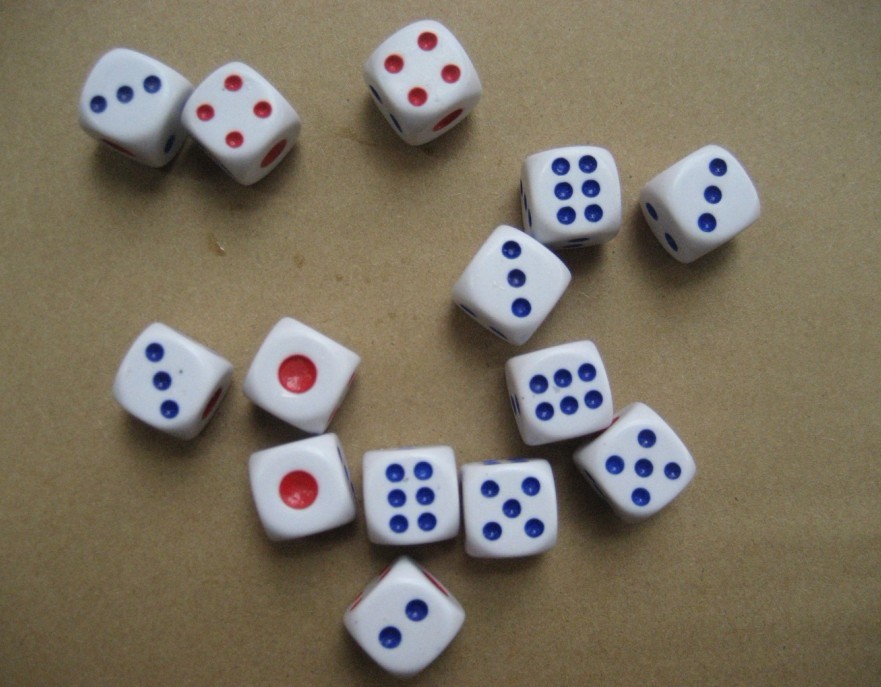 10mm白底红蓝点10#常规/普通色子/奶白骰子/色子/10号骰子