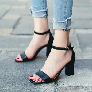 一字带高跟凉鞋