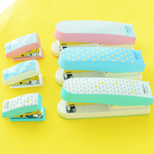 得力迷你订书机