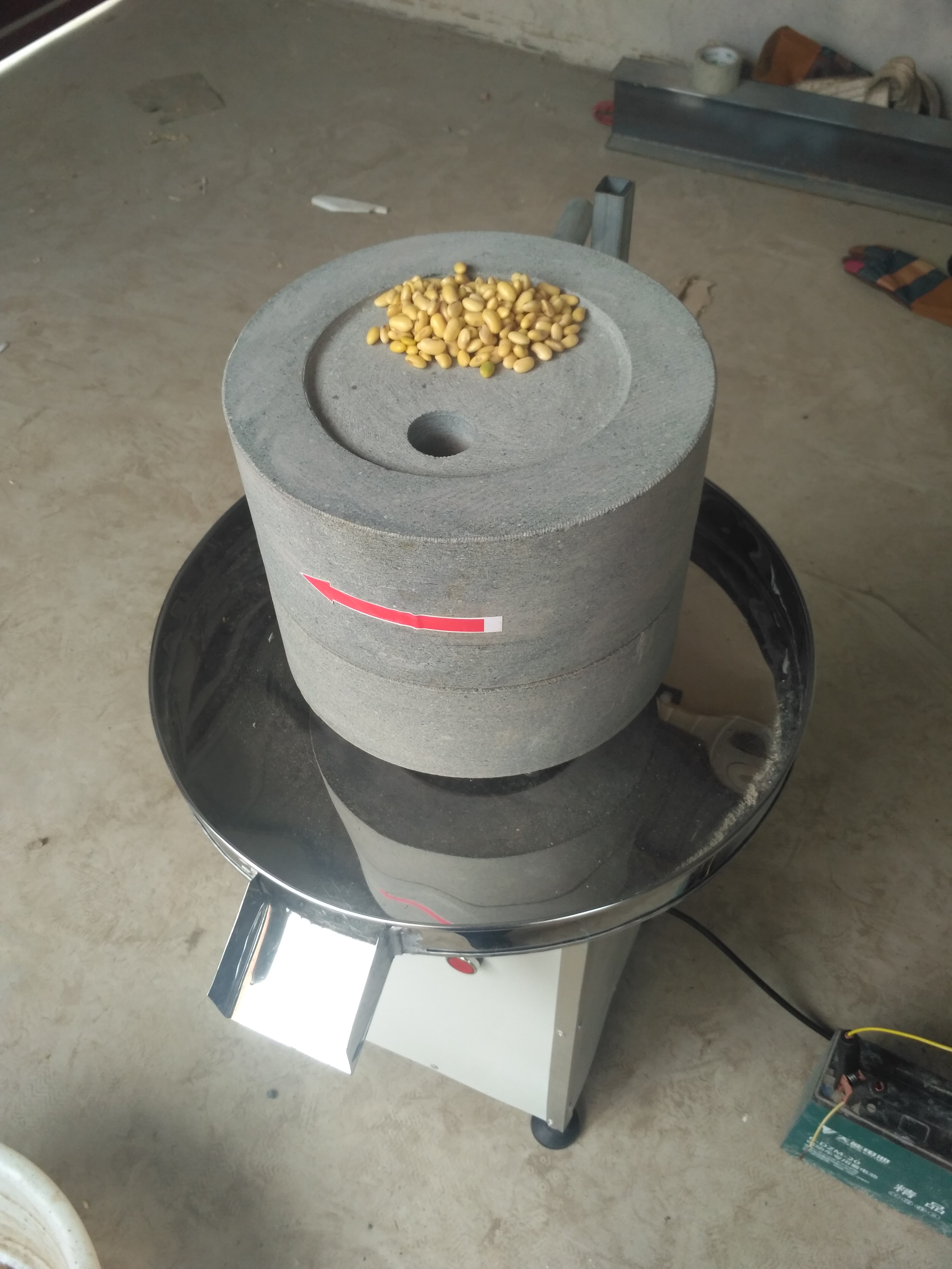 电动石磨机40cm商用12v直流嫩苞谷粑玉米饼专用磨浆机