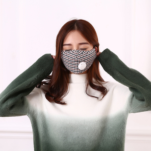 两个装pm2.5防雾霾口罩