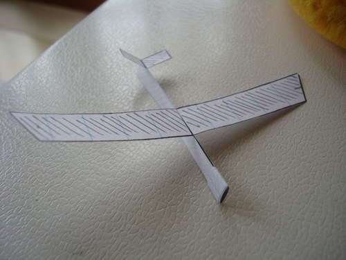 diy手工制作教程:diy迷你滑翔机:让纸片飞一会儿 - diy手工制作教程
