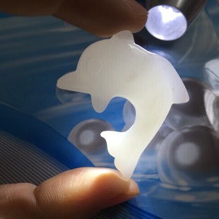 纯天然砗磲海豚项链坠 全玉化水透