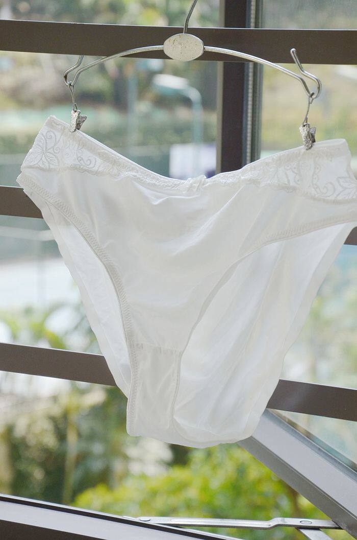 欧美品牌 白色轻薄牛奶无痕质感 性感中低腰女士内裤 偏大看说明