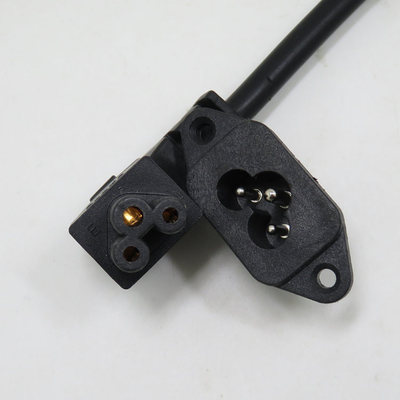 电动车电源插座 电动车电源插件 电动车新款方孔带线插座三角插头