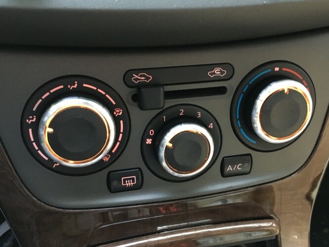 日产尼桑/骊威/骐达/颐达/骏逸/nv200空调旋钮开关专用改装饰配件