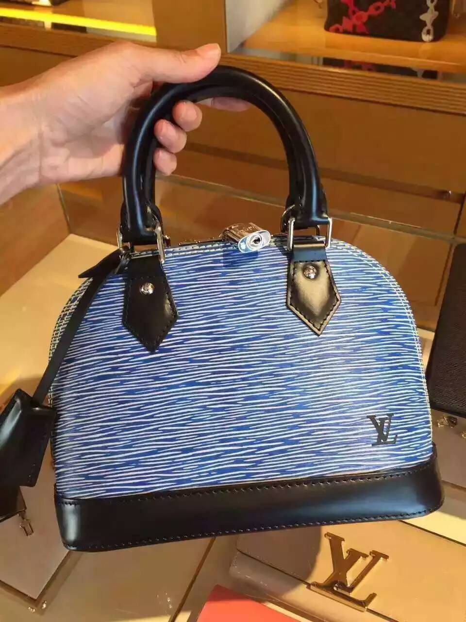 lv 路易威登alma bb 貝殼包藍色水波紋女士手袋斜挎包 m41437