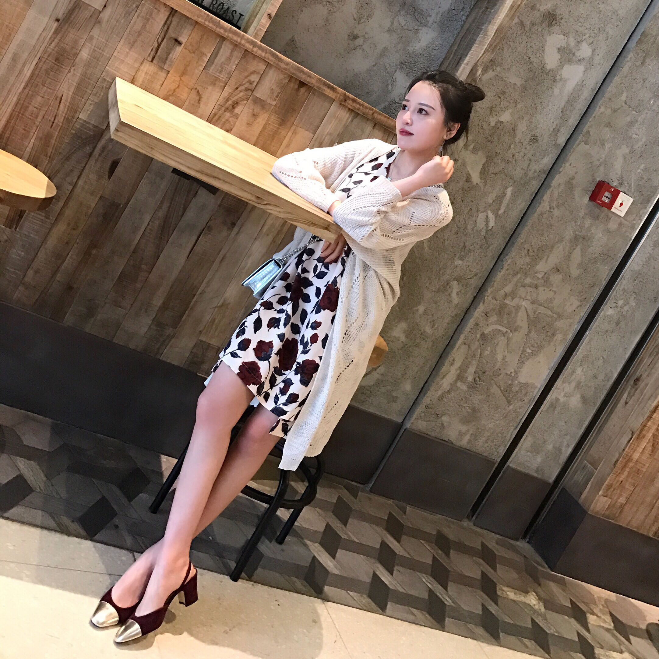 葡萄妈studiolee 双色粗跟凉鞋2017新款女鞋拼色金属圆头高跟鞋